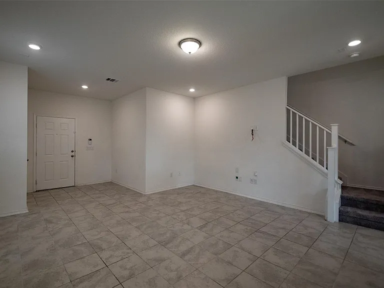 6412 Carriage Pines Dr — Photo 3