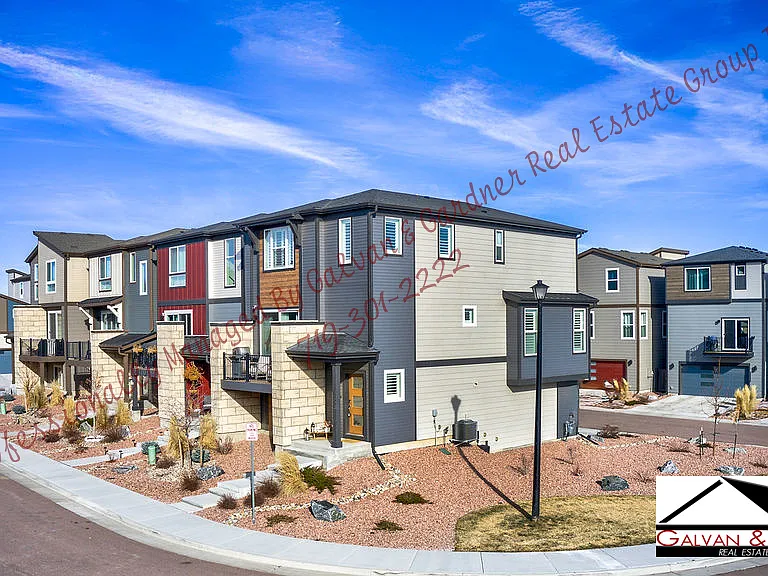 2423 Pony Club Ln — Photo 2