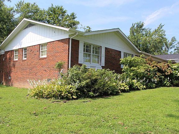 4th image of 406 Magnolia Dr