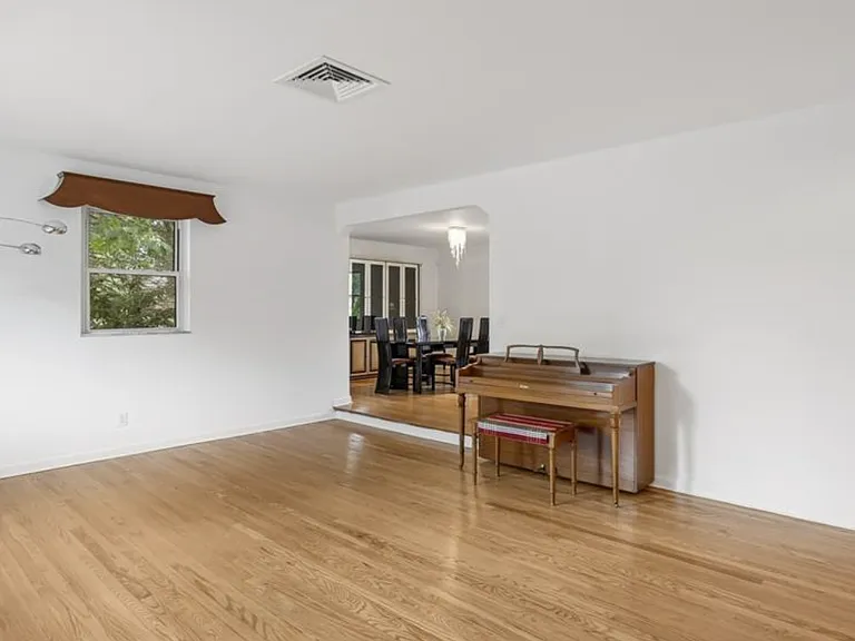249 Virginia Ave — Photo 3