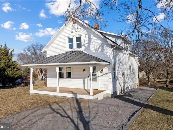 10035 Winchester Ave, Bunker Hill, WV 25413