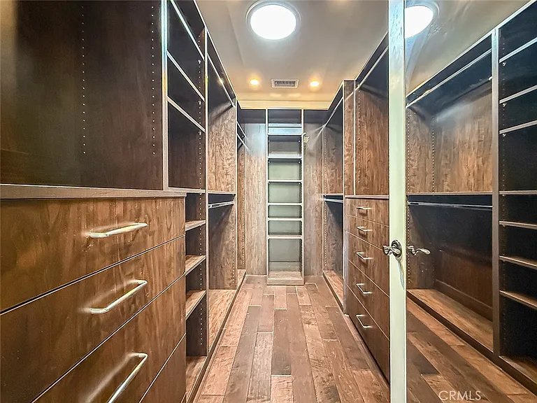 5960 Balcom Ave — Photo 37