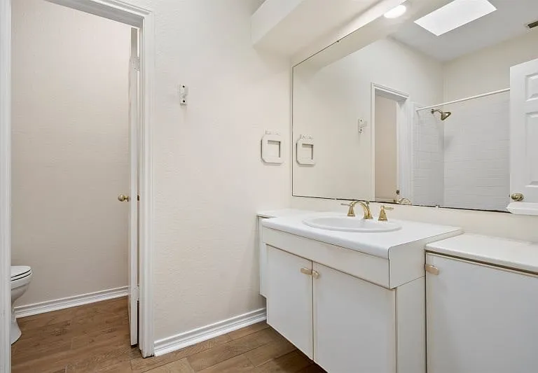 210 Oak St #1101 — Photo 8