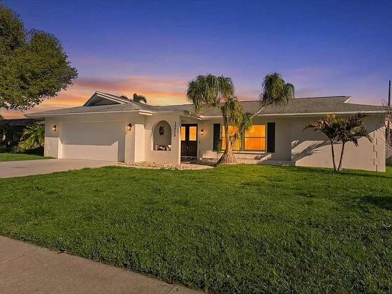 13923 Brewster Dr — Photo 2