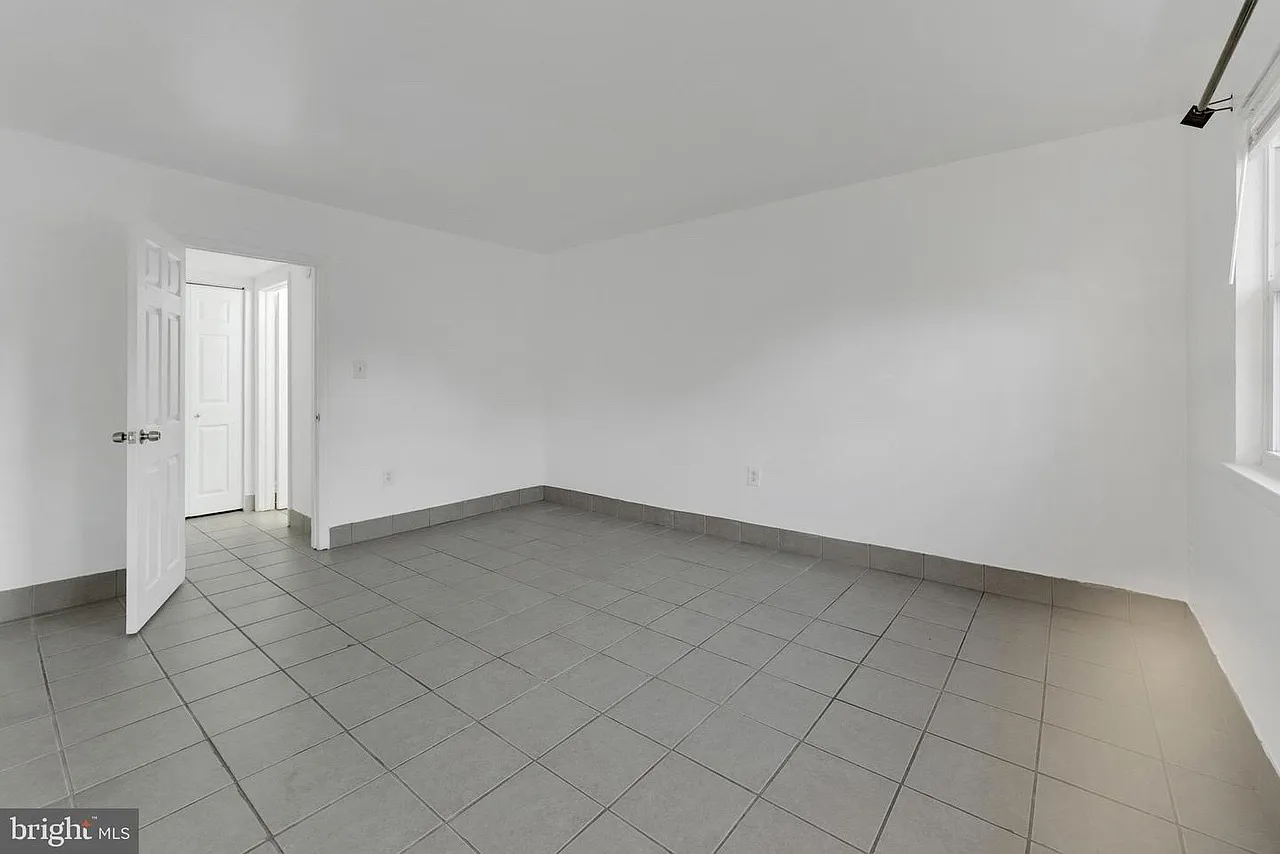 1 bed, 840 sqft, $1,600 — Photo 4