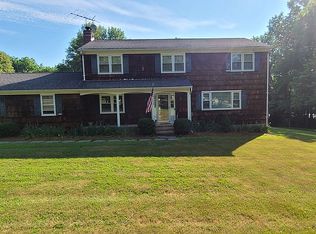 4 Serpentine Dr, Clinton, NJ 08809