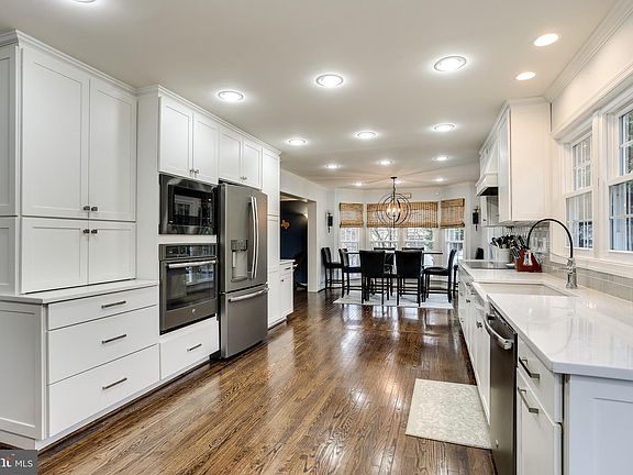 3rd image of 1009 Clausen Ln