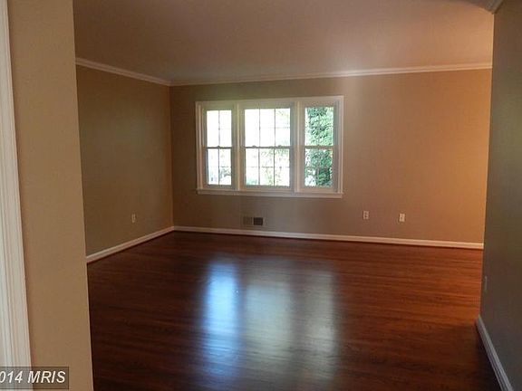 5th image of 633 Azalea Dr