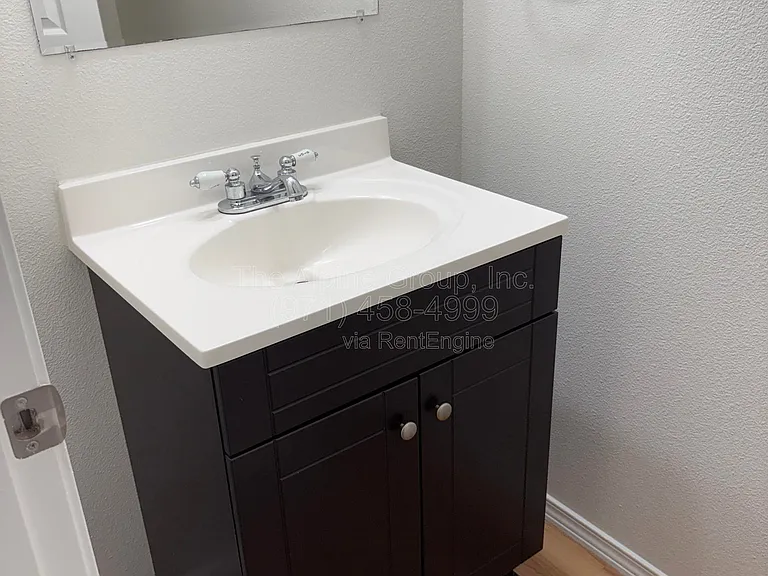 210 NW Connell Ave — Photo 20