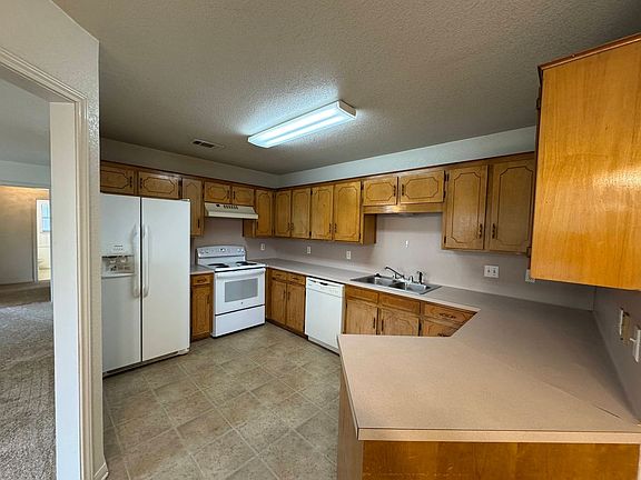 4th image of 208 W Blancas Dr