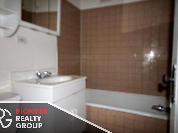 2nd image of 4837 N Wolcott Ave #48371B