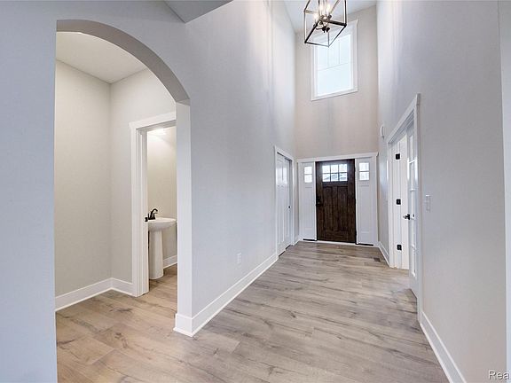 4th image of 626 Round Rock