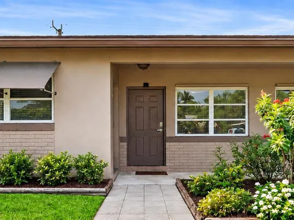 2631 NE 2nd Ave, Boca Raton, FL 33431