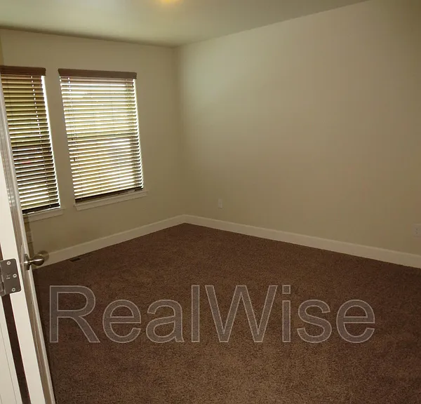 3006 NE Red Oak Dr — Photo 10