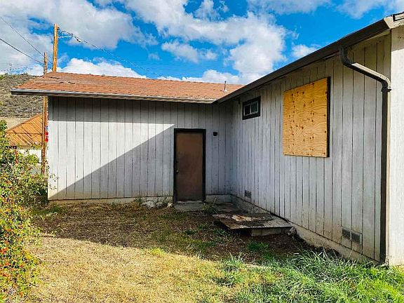4th image of 901 4th St