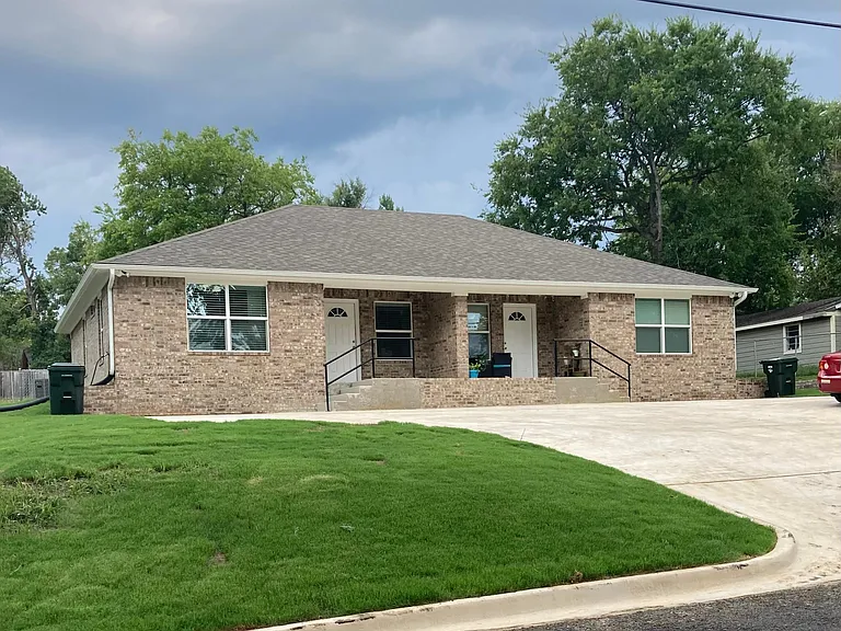 1004 S Porter Ave — Photo 1
