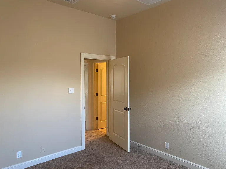 12234 Chambers Cv — Photo 35