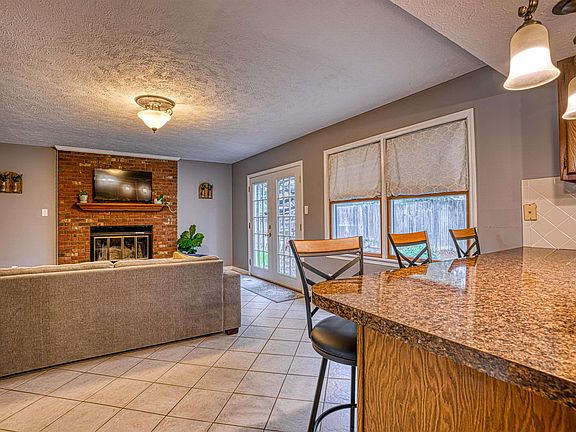4th image of 112 Kirk Dr