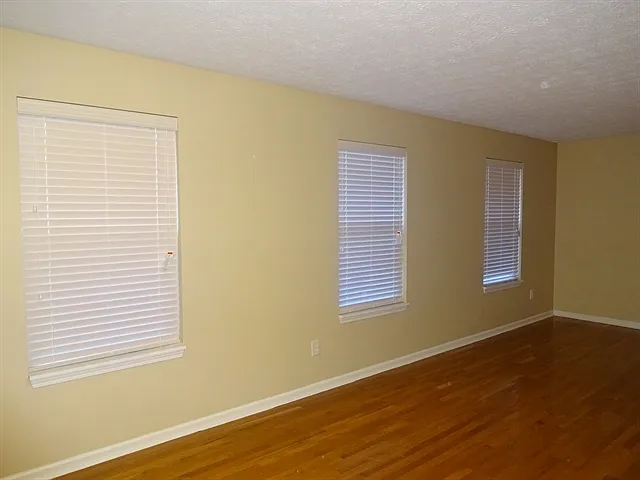 11730 Sinclair Dr — Photo 11