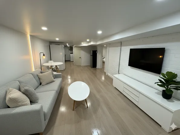 12 Hiltz Ave #2, Toronto, ON M4L 2N5