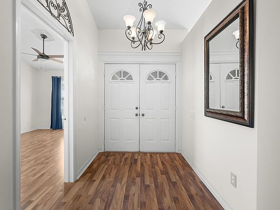 4th image of 503 NW Casanova Cir