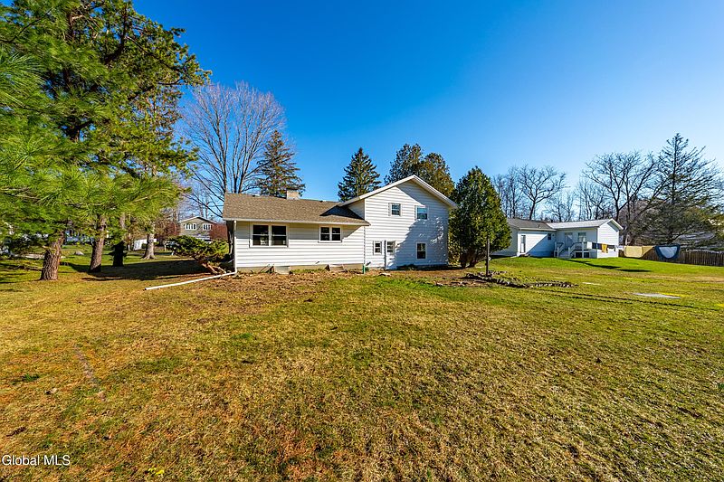 3rd image of 11 Green Acres Lane