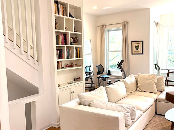 4th image of 817 N Carolina Ave SE #2
