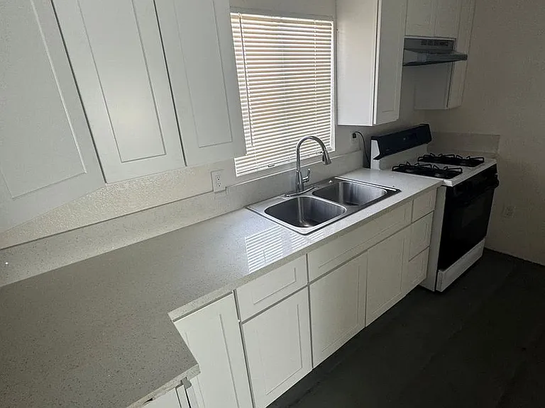 2160 5th Ln — Photo 9