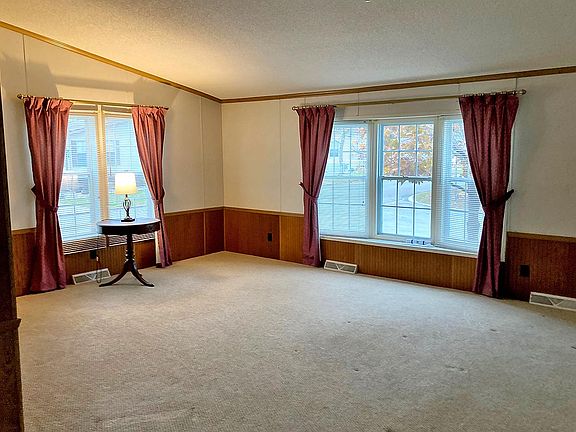 3rd image of 184 Vermont Dr #184
