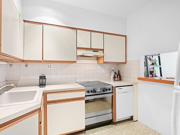 5th image of 138 W Houston St APT 4