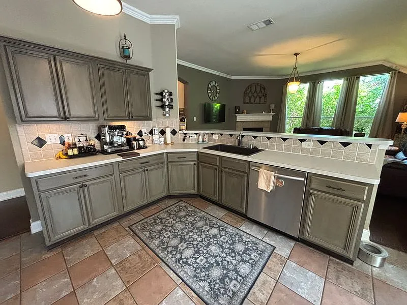 3 bed, 2290 sqft, $2,750 — Photo 2