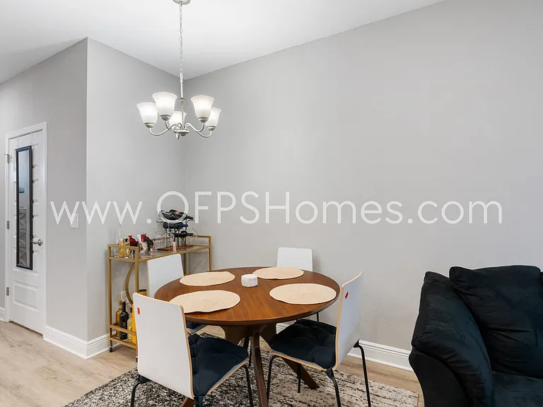 319 Carmel Dr #4 — Photo 15