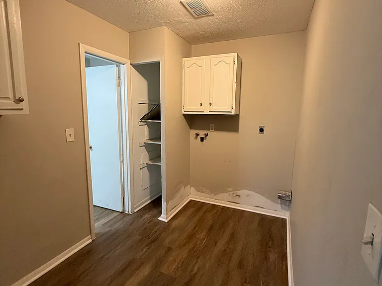 4911 Rosalind Ct — Photo 23