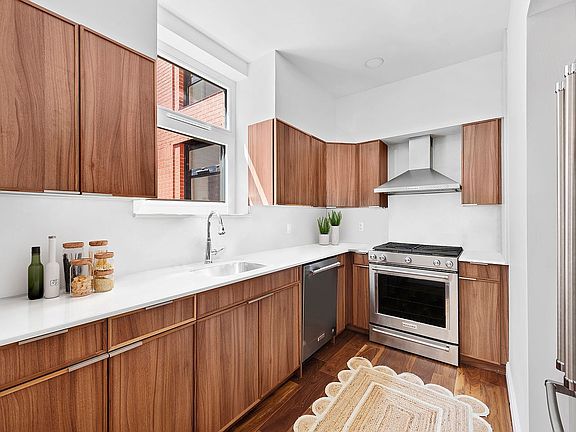 5th image of 440 Washington St APT 701