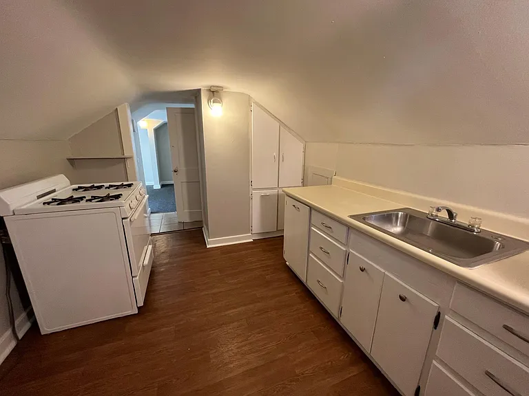 Kitchen comes with gas stove