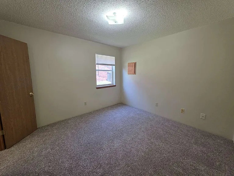 2430 W Gum St — Photo 10