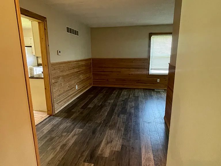 807 N Clark Ave — Photo 5