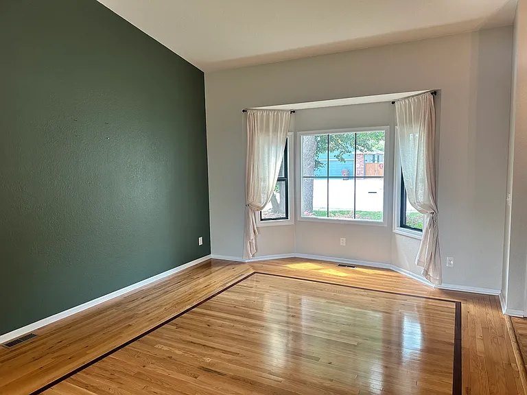 1324 Sanford Dr — Photo 4