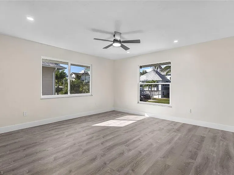 1284 Rainbow Ct — Photo 10