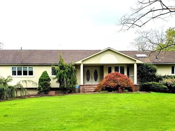 14 Penn Drive, Dix Hills, NY 11746