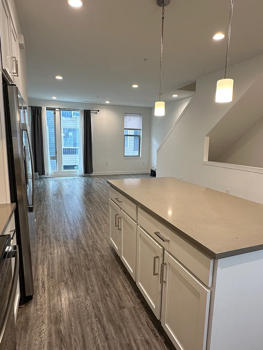 Building Photo - 3004 Birchview Walk