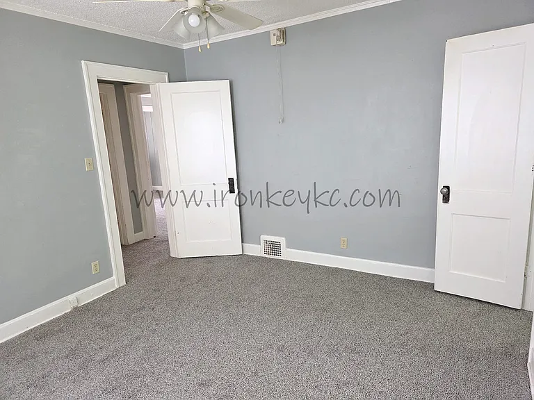 2120 E 68th Ter — Photo 12