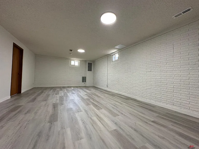 1839 W Arlington Cir — Photo 33