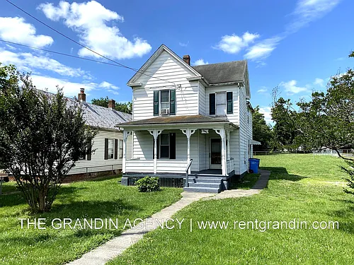 909 13th St SE Photo 1