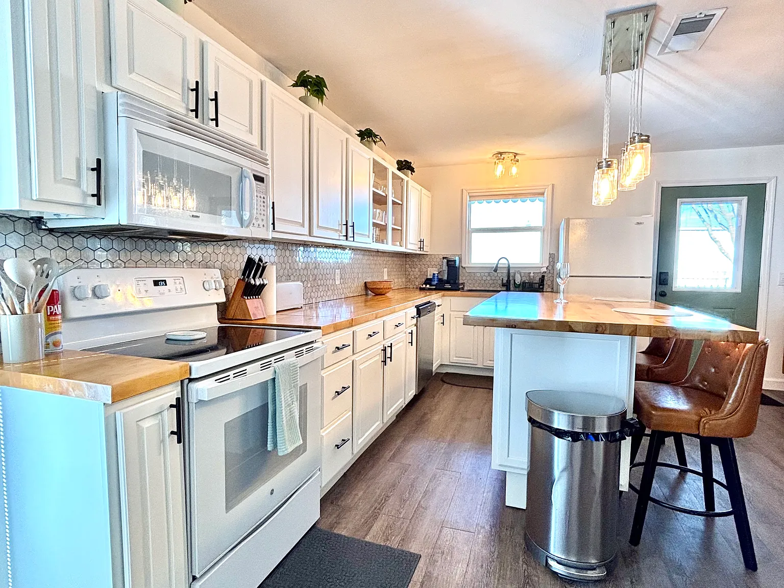 3 bed, 977 sqft, $2,400 — Photo 4