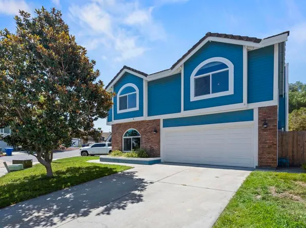 830 English Holly Ln, San Marcos, CA 92078