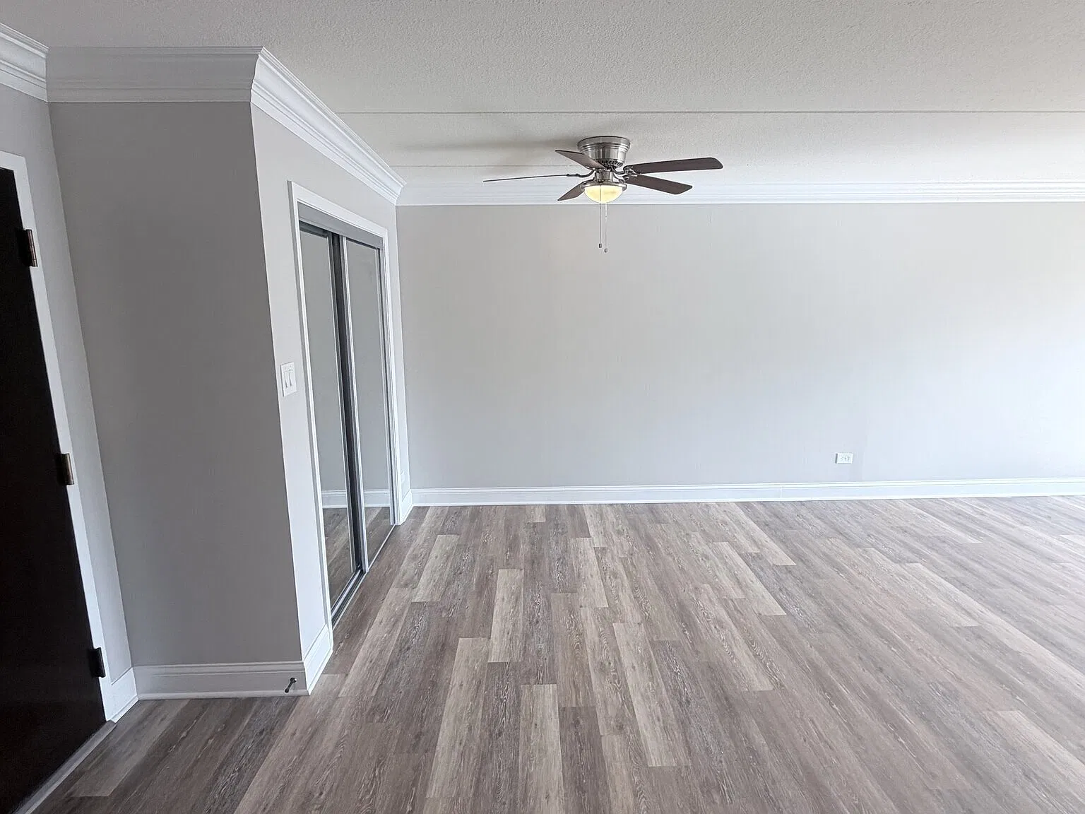 Charming One Bedroom Near Downtown Downers Grove — Photo 4