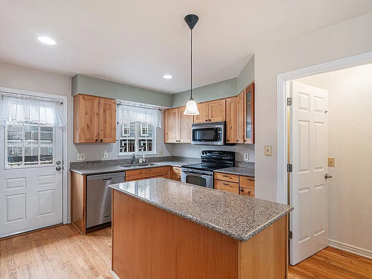 10587 W Dartmouth Ave — Photo 5