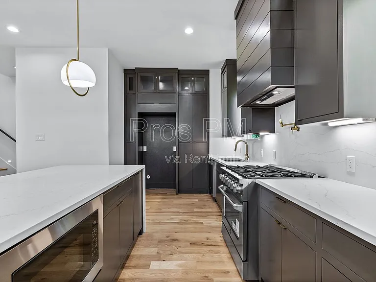 410 Avenue L #B — Photo 22
