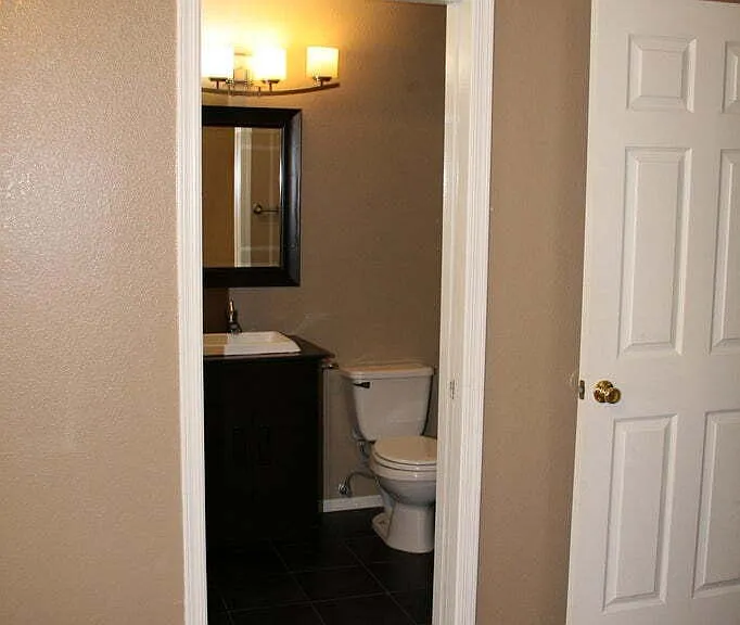 1013 W Westchester Ave — Photo 28